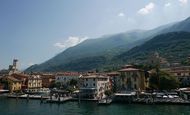 212-boottocht-Malcesine-Sirmione-dag-6-006-vertrek -Malcesine.jpg - Goed voor 7 uur bootje varen!